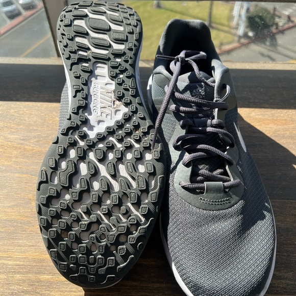 Nike gray revolution Running Shoes - Picture 4 of 4